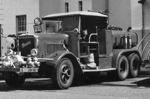 Иллюстрация к книге — Автонашествие на СССР. Трофейные и лендлизовские автомобили [i_061.jpg]