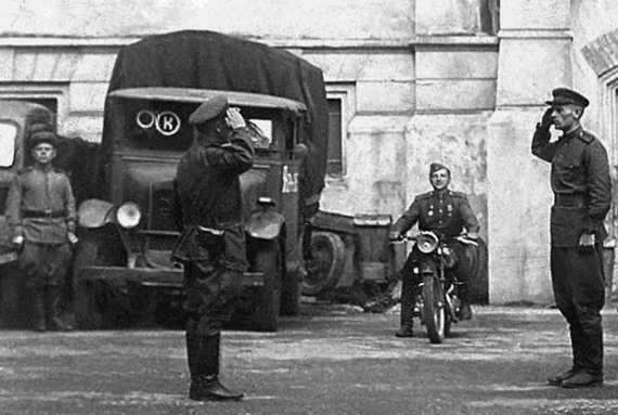 Иллюстрация к книге — Автонашествие на СССР. Трофейные и лендлизовские автомобили [i_075.jpg]