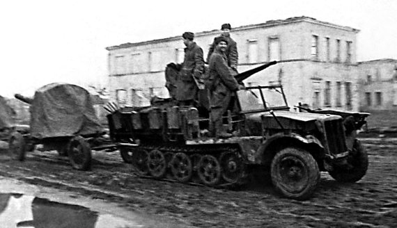 Иллюстрация к книге — Автонашествие на СССР. Трофейные и лендлизовские автомобили [i_086.jpg]