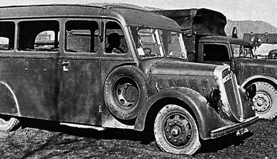 Иллюстрация к книге — Автонашествие на СССР. Трофейные и лендлизовские автомобили [i_093.jpg]