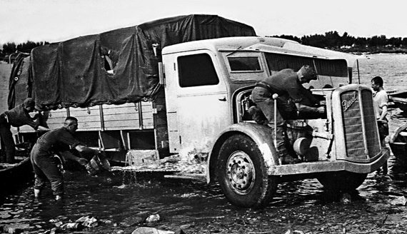 Иллюстрация к книге — Автонашествие на СССР. Трофейные и лендлизовские автомобили [i_094.jpg]