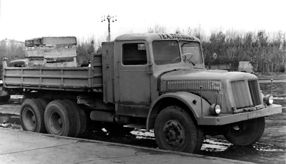 Иллюстрация к книге — Автонашествие на СССР. Трофейные и лендлизовские автомобили [i_099.jpg]