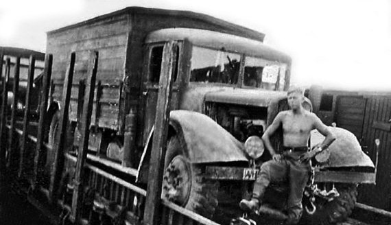 Иллюстрация к книге — Автонашествие на СССР. Трофейные и лендлизовские автомобили [i_106.jpg]