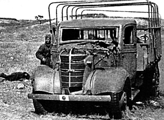 Иллюстрация к книге — Автонашествие на СССР. Трофейные и лендлизовские автомобили [i_119.jpg]