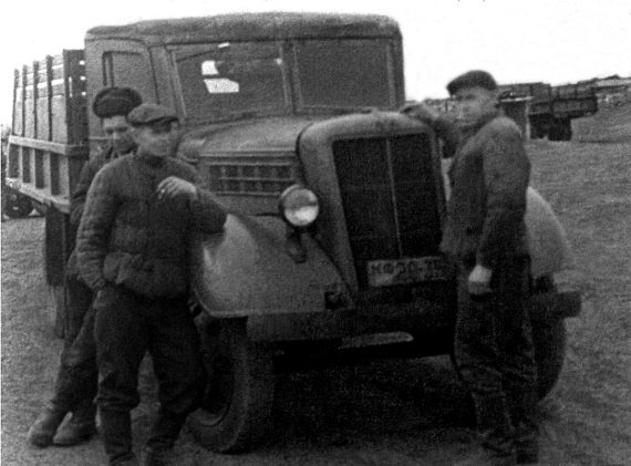 Иллюстрация к книге — Автонашествие на СССР. Трофейные и лендлизовские автомобили [i_125.jpg]