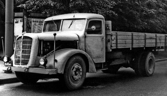 Иллюстрация к книге — Автонашествие на СССР. Трофейные и лендлизовские автомобили [i_138.jpg]