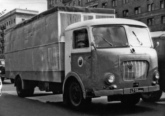 Иллюстрация к книге — Автонашествие на СССР. Трофейные и лендлизовские автомобили [i_140.jpg]