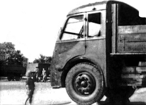 Иллюстрация к книге — Автонашествие на СССР. Трофейные и лендлизовские автомобили [i_141.jpg]