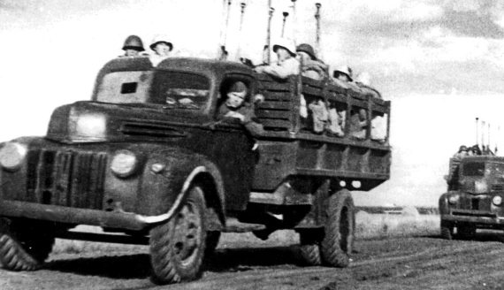 Иллюстрация к книге — Автонашествие на СССР. Трофейные и лендлизовские автомобили [i_174.jpg]