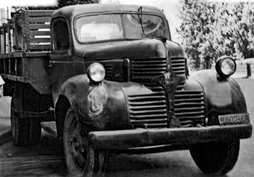 Иллюстрация к книге — Автонашествие на СССР. Трофейные и лендлизовские автомобили [i_180.jpg]