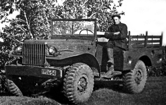 Иллюстрация к книге — Автонашествие на СССР. Трофейные и лендлизовские автомобили [i_185.jpg]