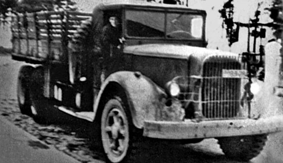 Иллюстрация к книге — Автонашествие на СССР. Трофейные и лендлизовские автомобили [i_190.jpg]