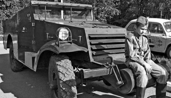 Иллюстрация к книге — Автонашествие на СССР. Трофейные и лендлизовские автомобили [i_210.jpg]