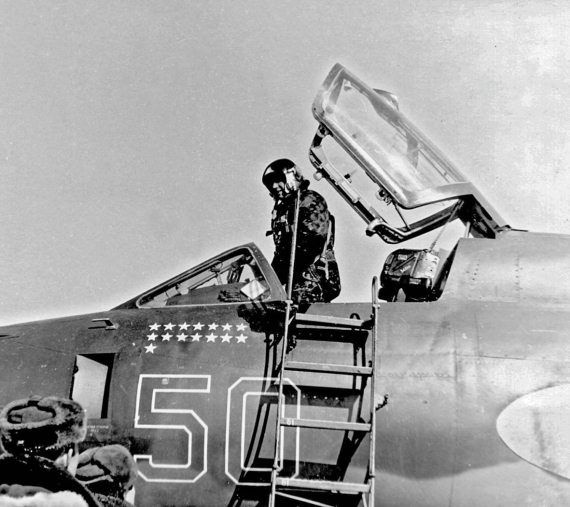 Иллюстрация к книге — Выжженное небо Афгана. Боевая авиация в Афганской войне [i_213.jpg]