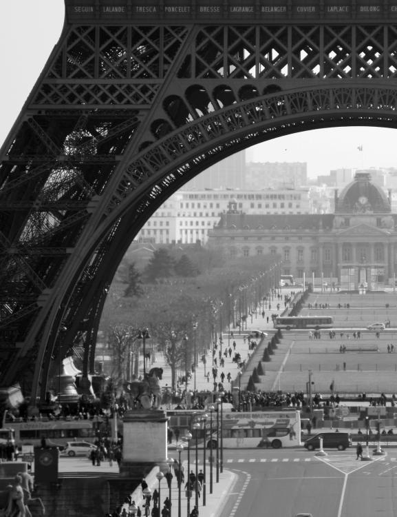 Иллюстрация к книге — В поисках Парижа, или Вечное возвращение [_059_1.jpg]