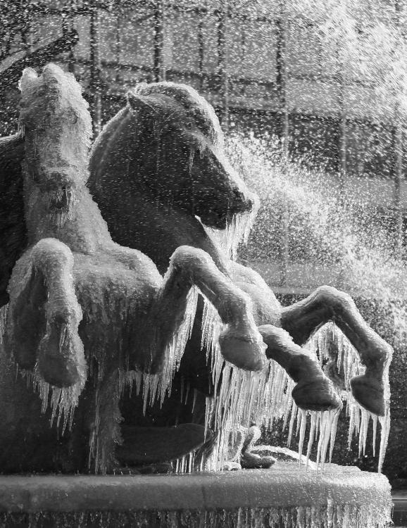 Иллюстрация к книге — В поисках Парижа, или Вечное возвращение [_145_1.jpg]