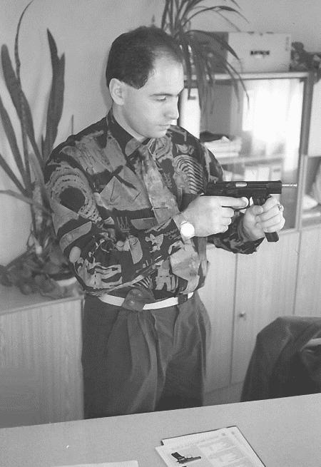 Иллюстрация к книге — Записки разумного авантюриста. Зазеркалье спецслужб [i_015.jpg]