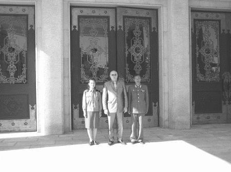 Иллюстрация к книге — Записки разумного авантюриста. Зазеркалье спецслужб [i_073.jpg]