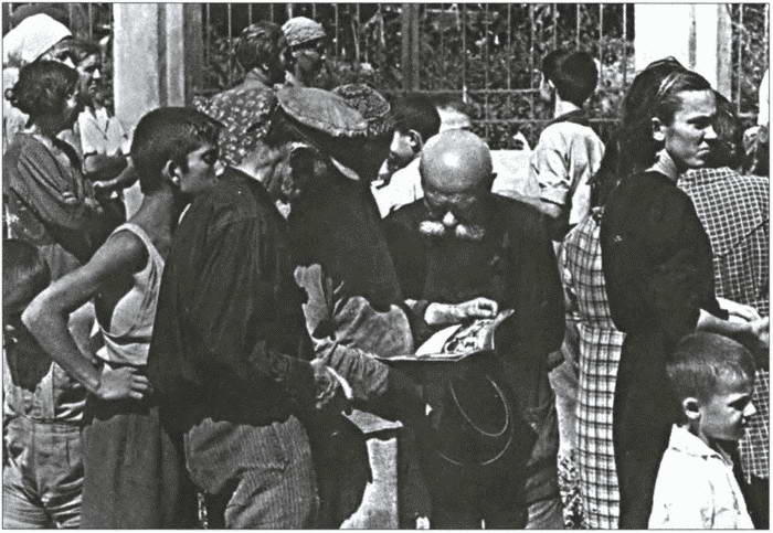 Иллюстрация к книге — Разделяй и властвуй. Нацистская оккупационная политика [i_015.jpg]