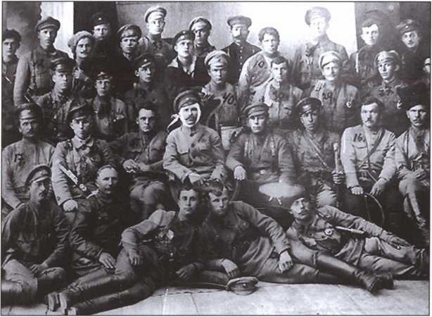 Иллюстрация к книге — Жизнь военный элиты. За фасадом благополучия. 1918-1953 гг. [i_004.jpg]