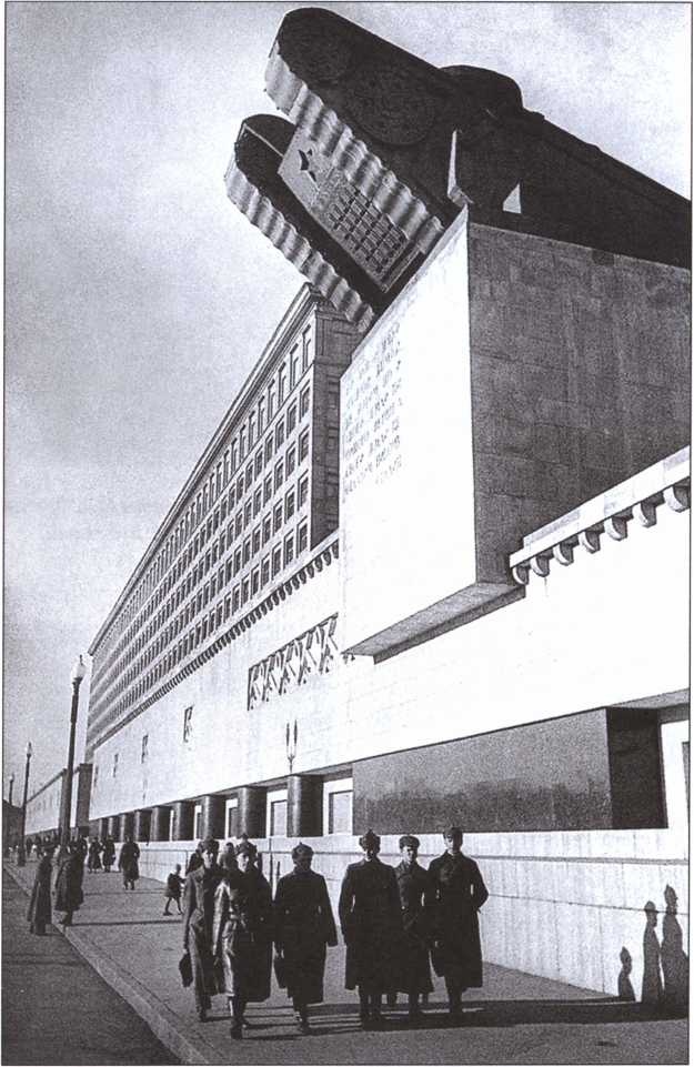 Иллюстрация к книге — Жизнь военный элиты. За фасадом благополучия. 1918-1953 гг. [i_007.jpg]