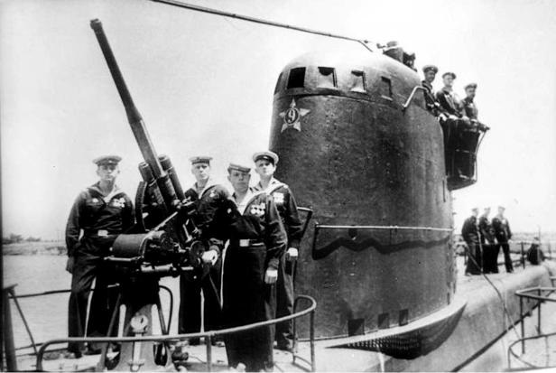 Иллюстрация к книге — Герои Черноморского Подплава [i_165.jpg]