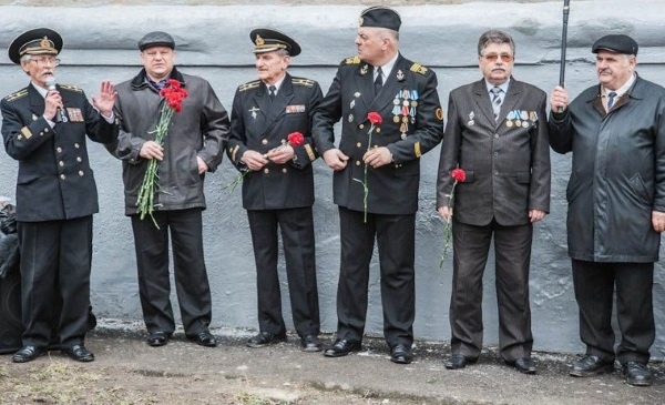 Иллюстрация к книге — Подводник-североморец Израиль Фисанович [i_167.jpg]