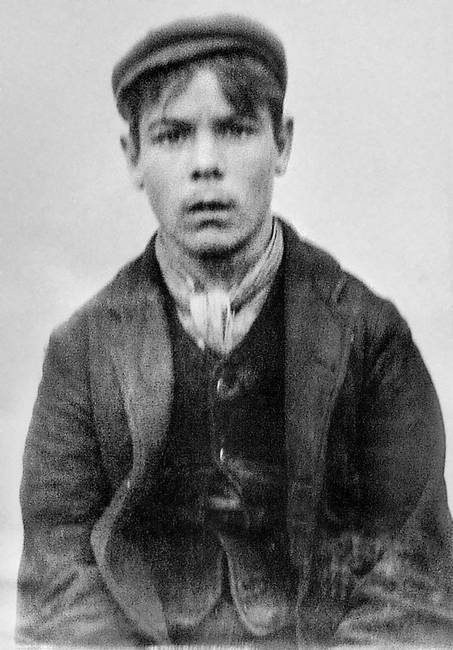 Иллюстрация к книге — «Острые козырьки»: как это было. Билли Кимбер, «Бирмингемская банда» и ипподромные войны 1920-х [i_010.jpg]