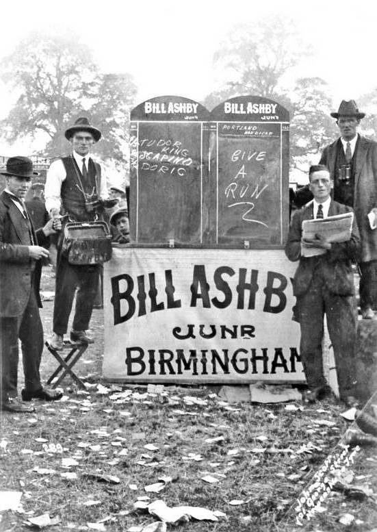 Иллюстрация к книге — «Острые козырьки»: как это было. Билли Кимбер, «Бирмингемская банда» и ипподромные войны 1920-х [i_013.jpg]