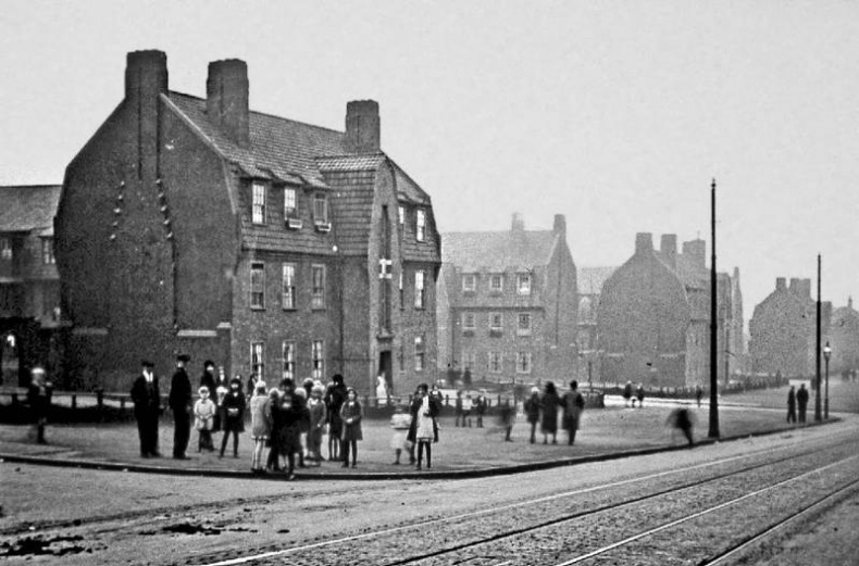 Иллюстрация к книге — «Острые козырьки»: как это было. Билли Кимбер, «Бирмингемская банда» и ипподромные войны 1920-х [i_019.jpg]