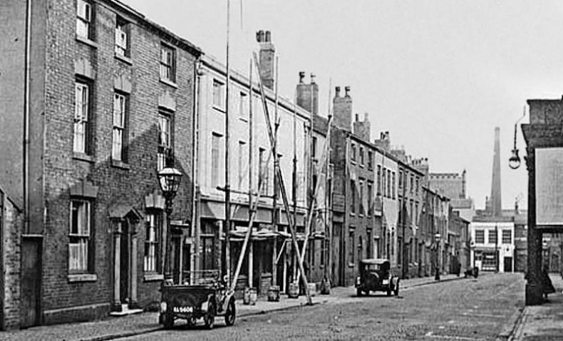 Иллюстрация к книге — «Острые козырьки»: как это было. Билли Кимбер, «Бирмингемская банда» и ипподромные войны 1920-х [i_027.jpg]