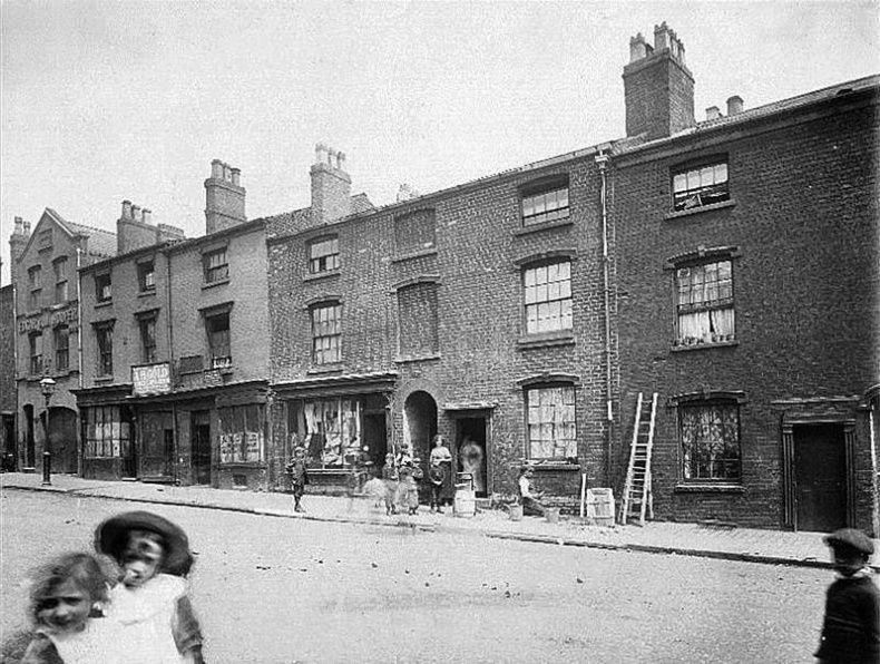 Иллюстрация к книге — «Острые козырьки»: как это было. Билли Кимбер, «Бирмингемская банда» и ипподромные войны 1920-х [i_037.jpg]