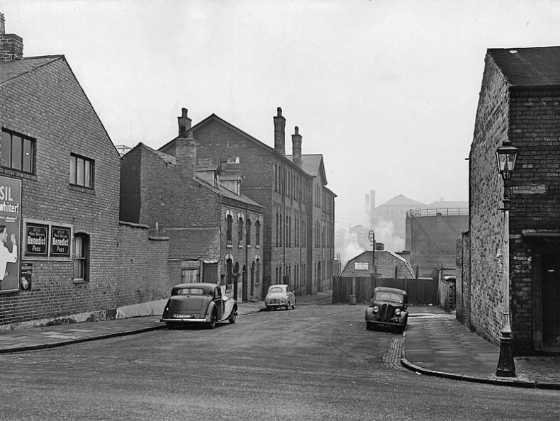 Иллюстрация к книге — «Острые козырьки»: как это было. Билли Кимбер, «Бирмингемская банда» и ипподромные войны 1920-х [i_040.jpg]