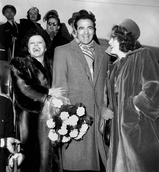 Иллюстрация к книге — Эдит Пиаф. Без любви мы - ничто [i_009.jpg]