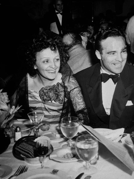 Иллюстрация к книге — Эдит Пиаф. Без любви мы - ничто [i_012.jpg]