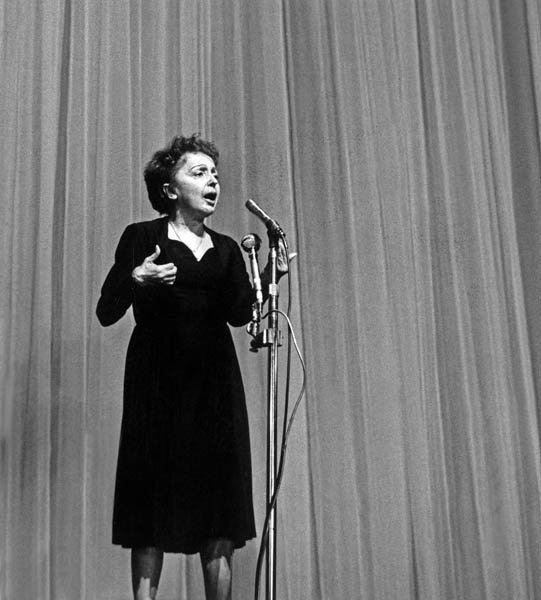 Иллюстрация к книге — Эдит Пиаф. Без любви мы - ничто [i_019.jpg]