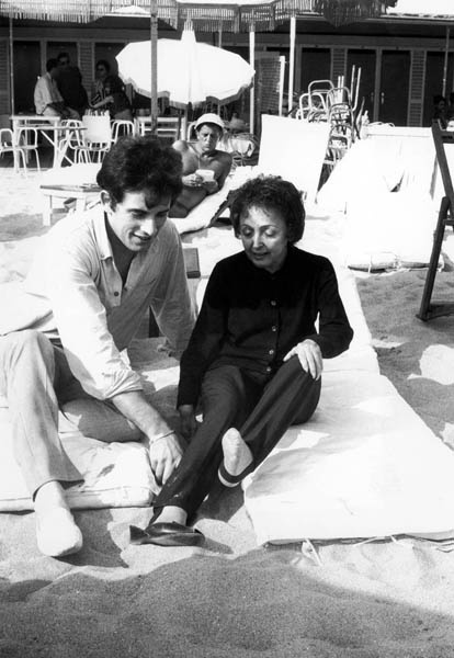 Иллюстрация к книге — Эдит Пиаф. Без любви мы - ничто [i_021.jpg]