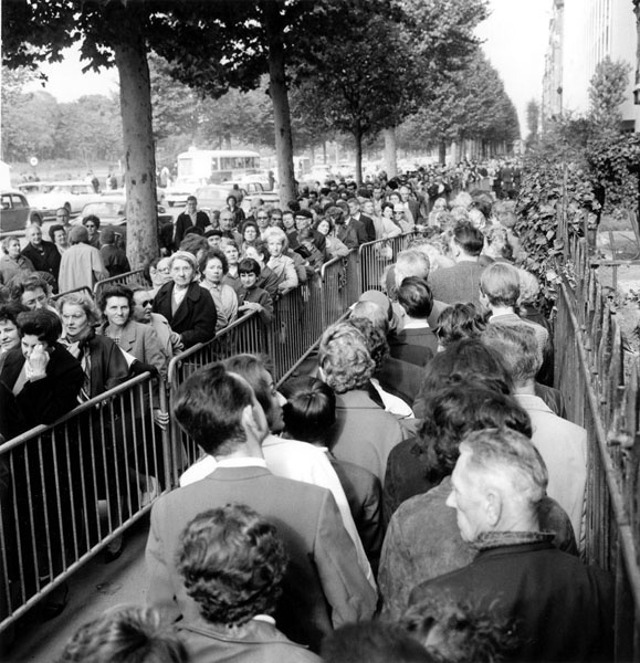 Иллюстрация к книге — Эдит Пиаф. Без любви мы - ничто [i_022.jpg]