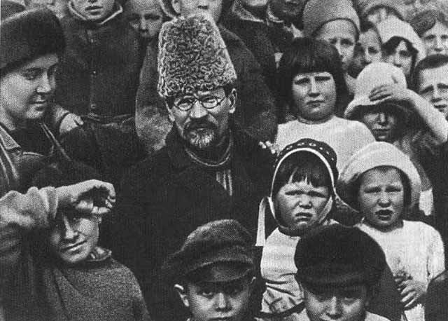 Иллюстрация к книге — Окружение Сталина [i_025.jpg]