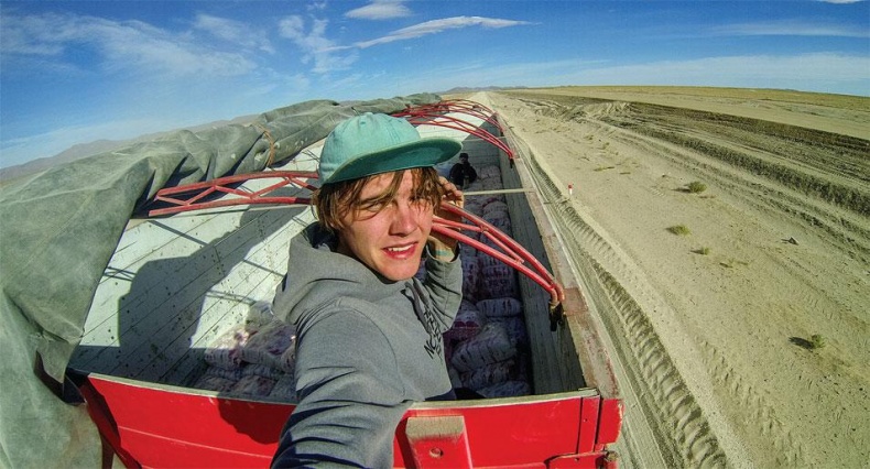 Иллюстрация к книге — Рома едет. Вокруг света без гроша в кармане [_108.jpg]