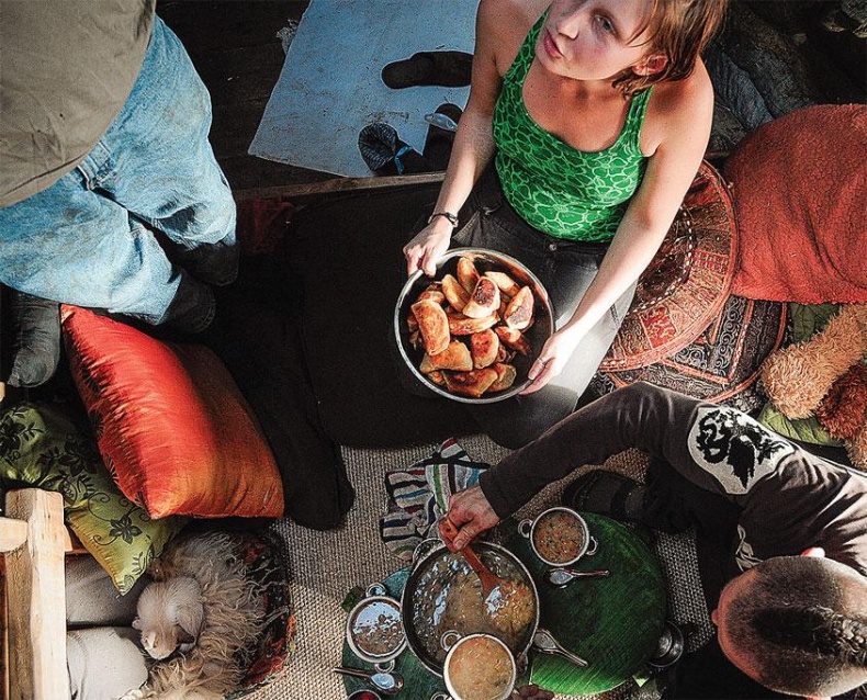 Иллюстрация к книге — Рома едет. Вокруг света без гроша в кармане [_43.jpg]