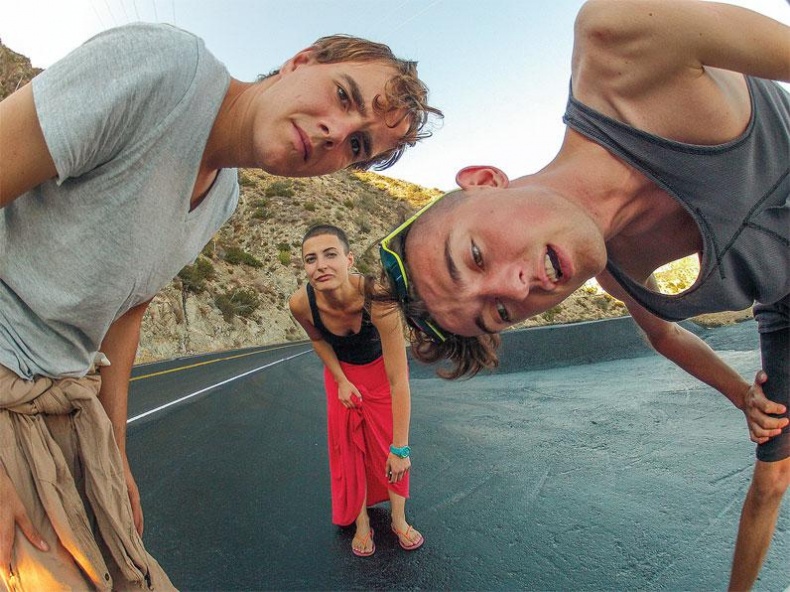 Иллюстрация к книге — Рома едет. Вокруг света без гроша в кармане [_70.jpg]