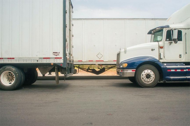 Иллюстрация к книге — Рома едет. Вокруг света без гроша в кармане [_96.jpg]