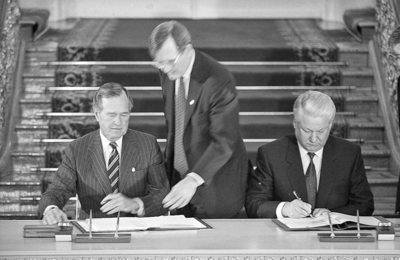 Иллюстрация к книге — Теории заговоров. Кто правит миром? [_26.jpg]