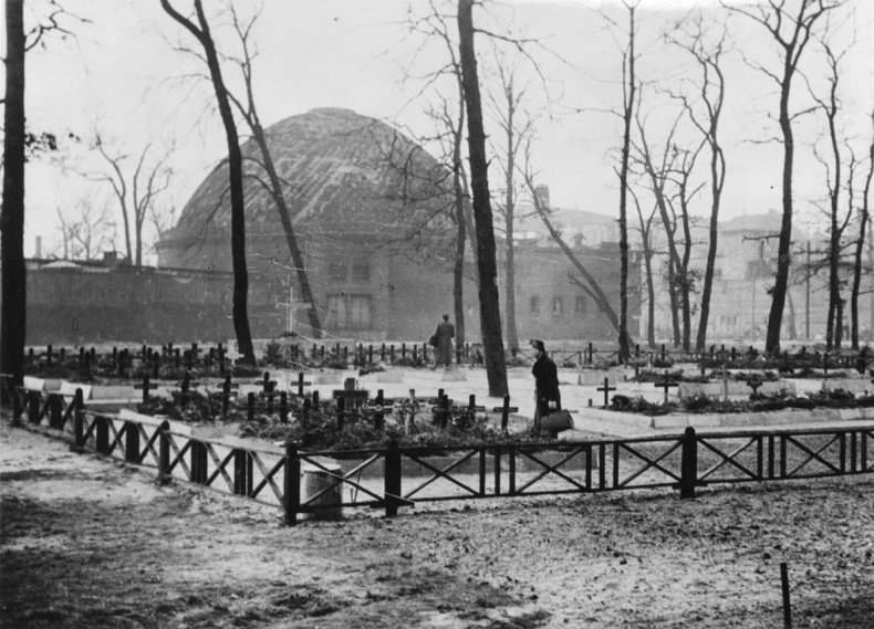 Иллюстрация к книге — Смерть в Берлине. От Веймарской республики до разделенной Германии [i_018.jpg]