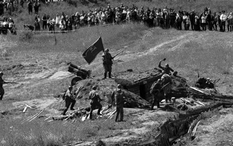 Иллюстрация к книге — «Я убит подо Ржевом». Трагедия Мончаловского «котла» [i_098.jpg]