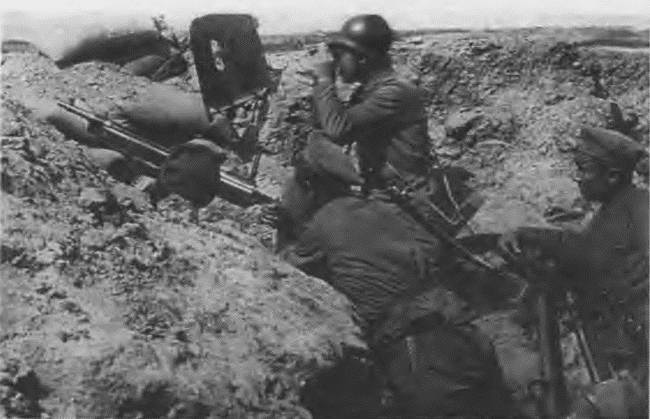 Иллюстрация к книге — "Пушечное мясо" Первой мировой. Пехота в бою [i_085.jpg]