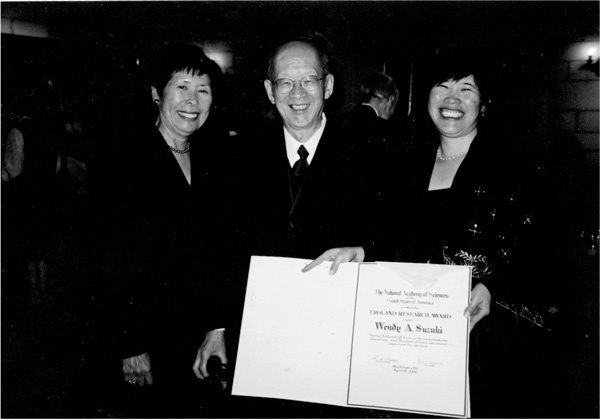 Иллюстрация к книге — Странная девочка, которая влюбилась в мозг. Как знание нейробиологии помогает стать привлекательнее, счастливее и лучше [i_005.jpg]