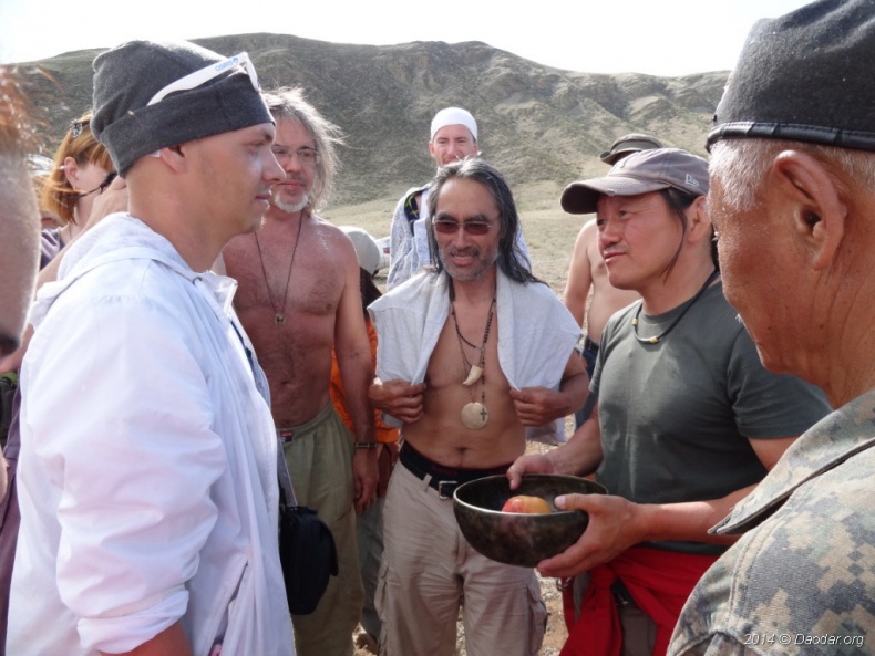 Иллюстрация к книге — Тибетские поющие чаши и универсальная энергия Рэйки [image12_55a8f2c685e902556bffcad6_jpg.jpg]