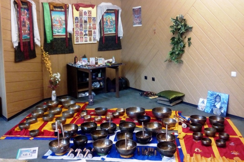 Иллюстрация к книге — Тибетские поющие чаши и универсальная энергия Рэйки [image13_55a8efc3517896ab754cbf77_jpg.jpg]